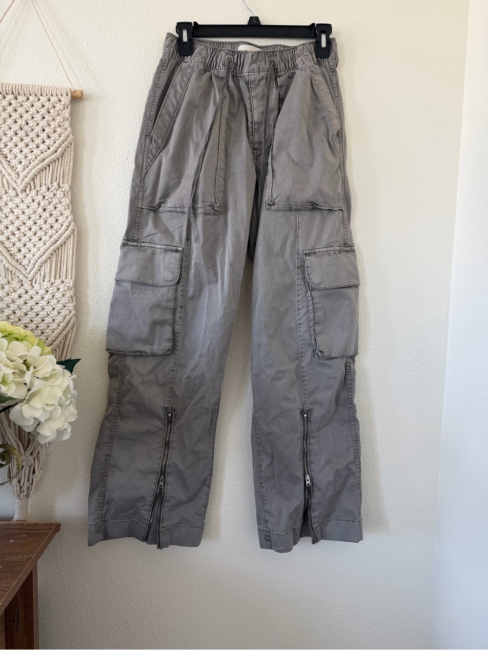 Abercrombie & Fitch Pull On Wide Leg Gray Drawstring Cargo pants